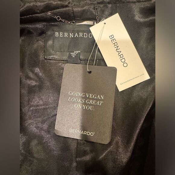 Bernardo vegan sleek jacket. Brand new! Amazing style! Black - Picture 3 of 16